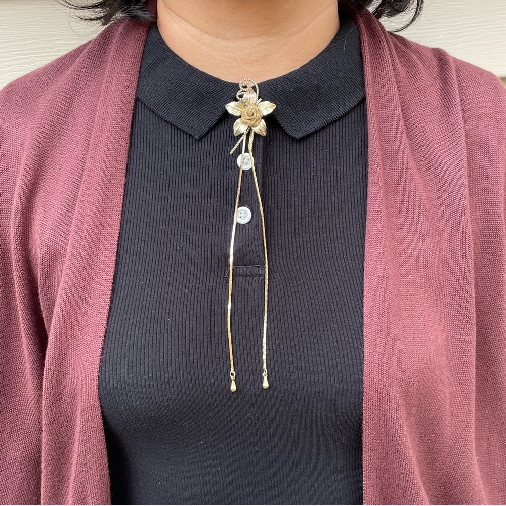 Gold Flower Style Bolo Necklace